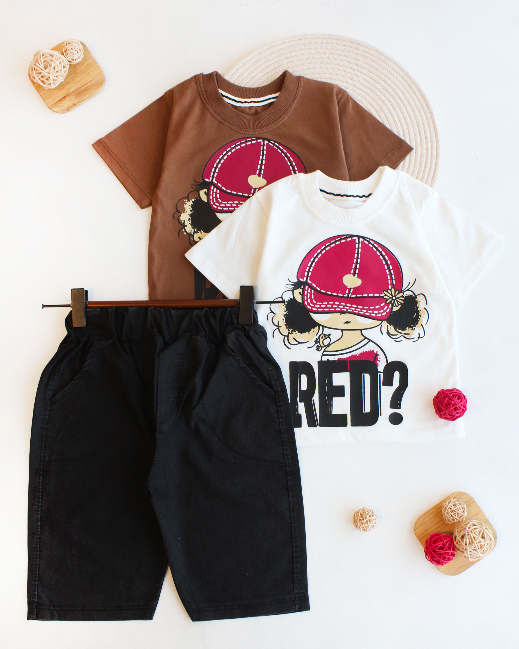 تیشرت شلوارک دختر کلاه قرمز تیشرت شلوارک دختر کلاه قرمز