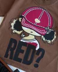 تیشرت شلوارک دختر کلاه قرمز