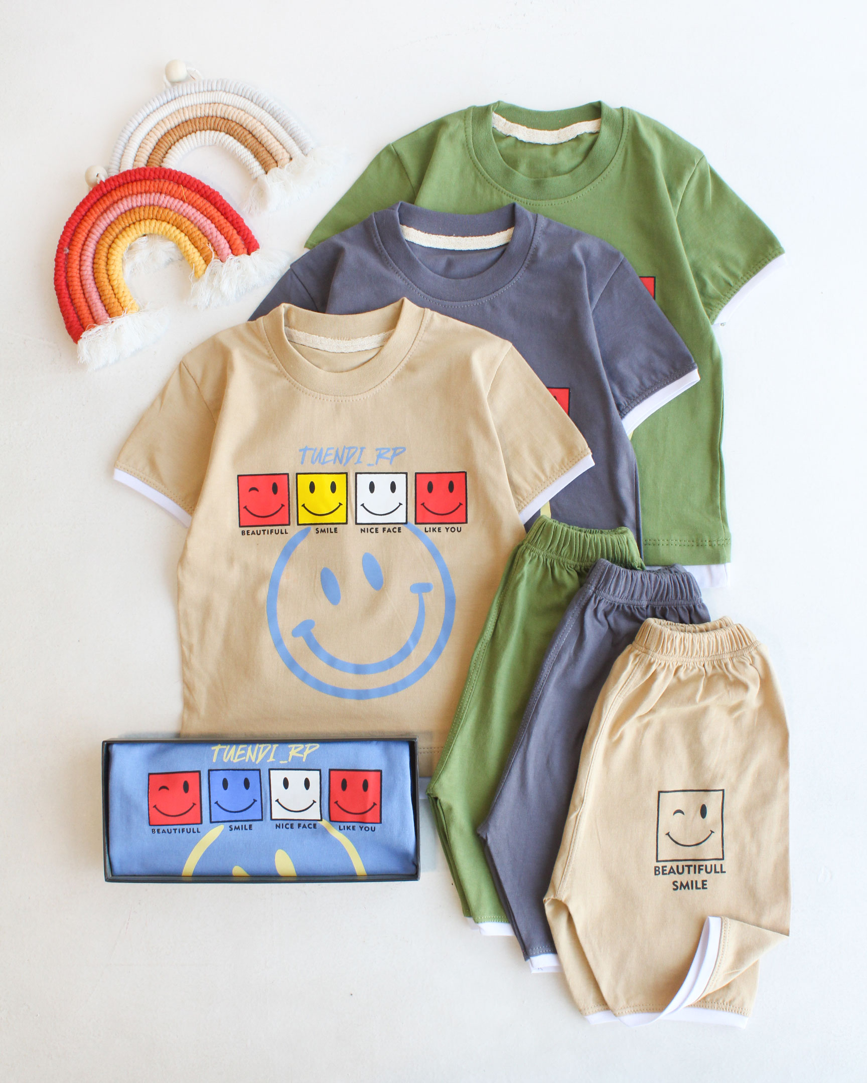 تیشرت شلوارک ایموجی